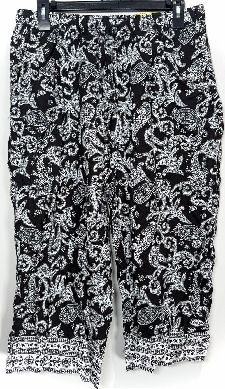 Karen Scott black capris size medium